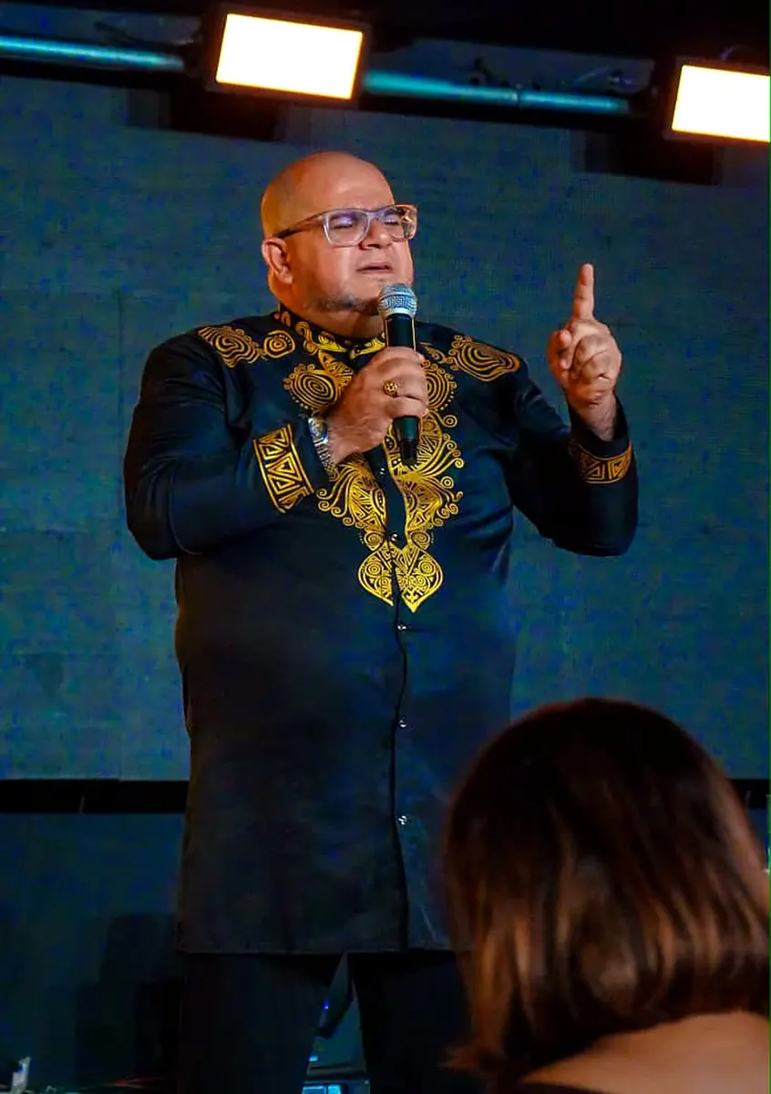 Profeta Jhonn Soto ministrando